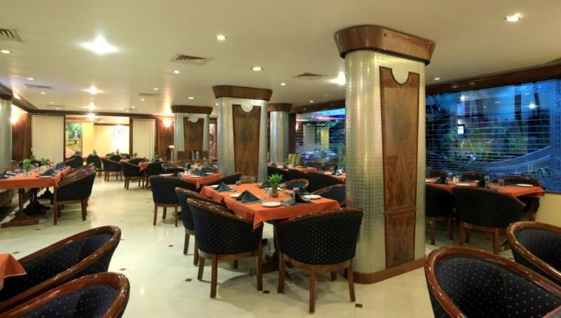 Rāipur Hotel Mayura المطعم الصورة